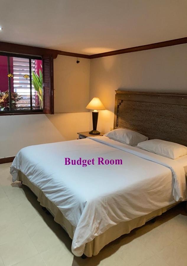 Le Tanjong House Patong Exterior foto